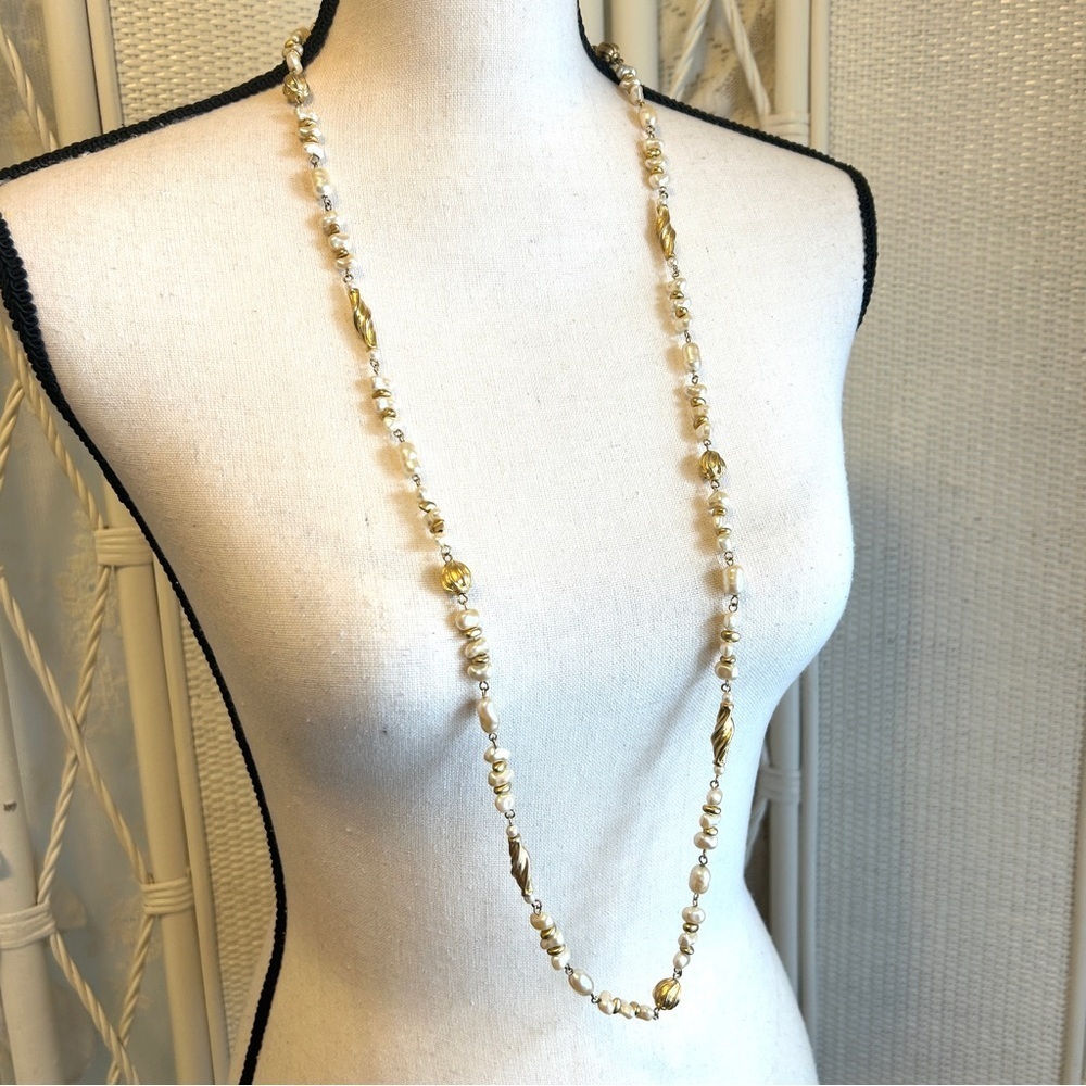 Vintage Liz Claiborne Pearl Necklace Gold Beads 38” Coastal Shell Charm 90s - Picture 6 of 16